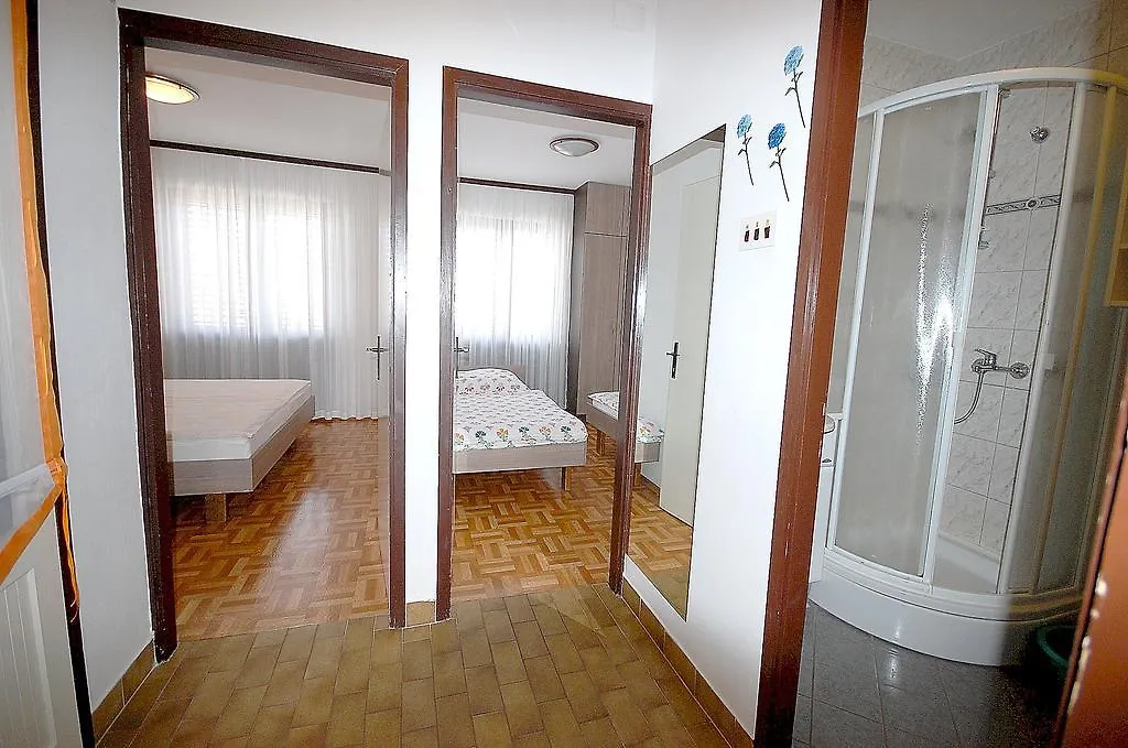 Apartments Jakobi Njivice