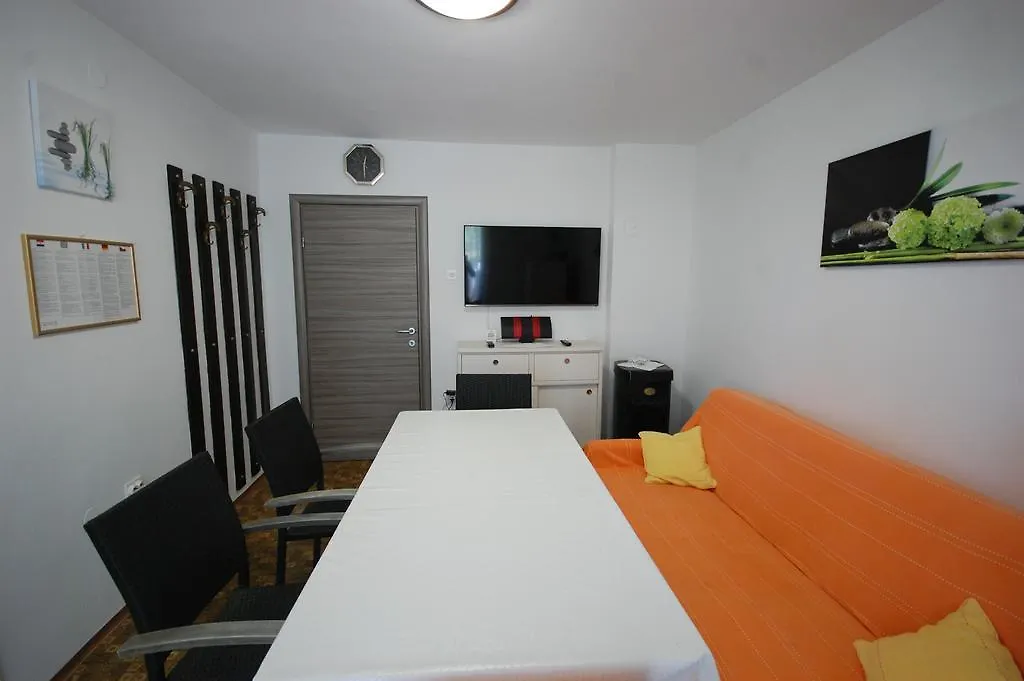 Apartments Jakobi Njivice Croatia