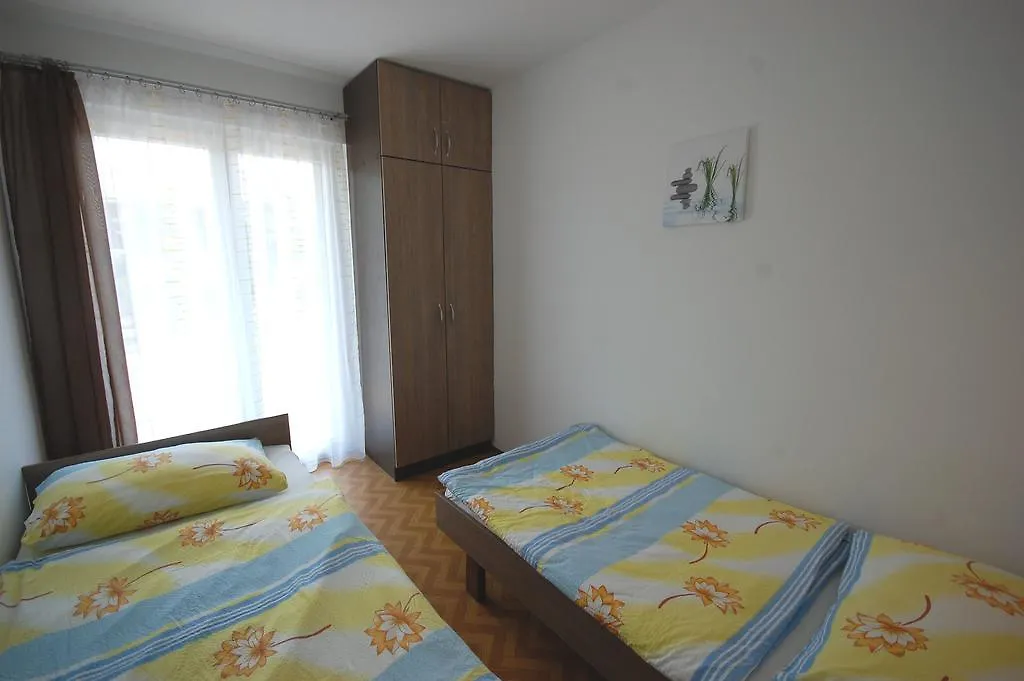 Apartments Jakobi Njivice Croatia
