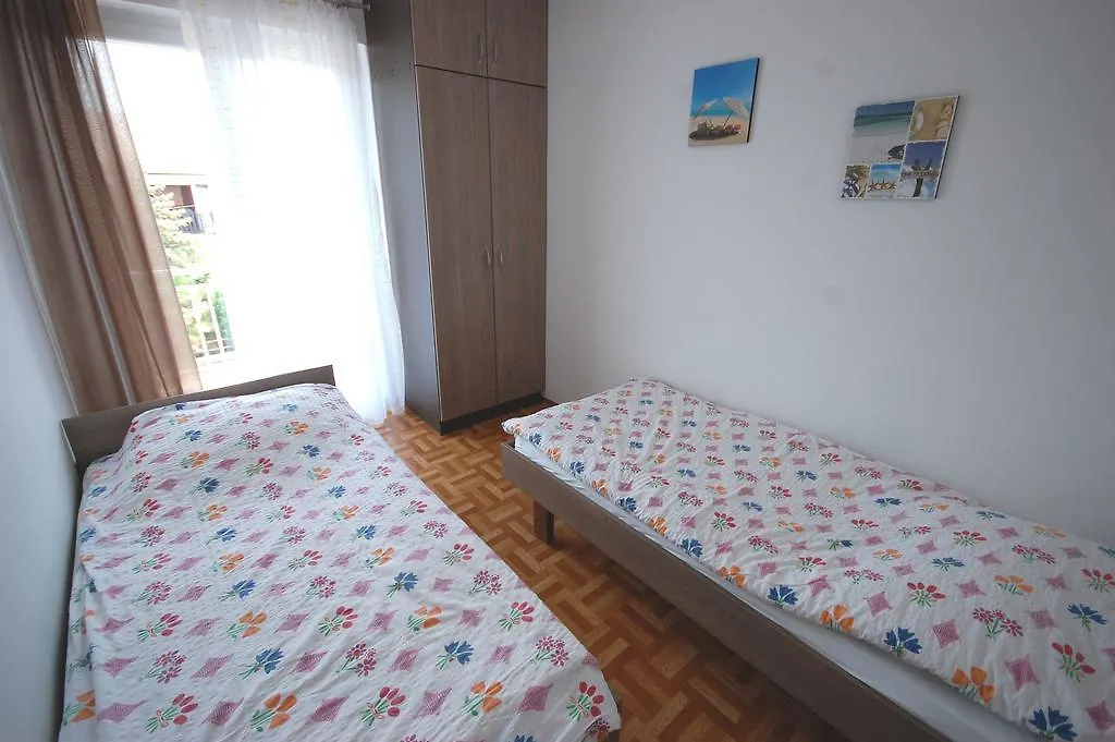 Apartments Jakobi Njivice